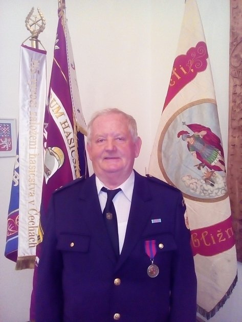 Josef Šusta ocenění získal za svou obětavou práci u dobrovolných hasičů. 