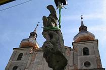 Rekonstrukce sochy Archanděla Michaela u kostela ve Zbyslavi.