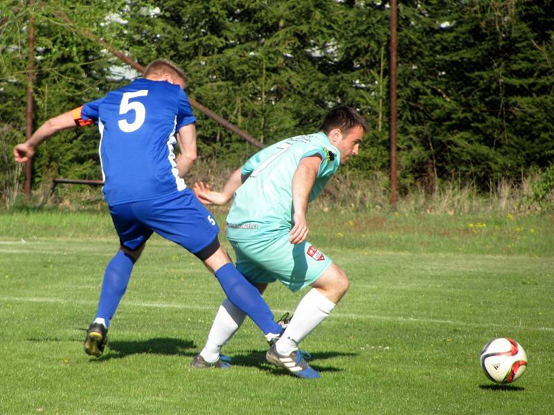 Fotbalová III. třída: TJ Zbýšov - TJ Sokol Červené Janovice 3:2 (2:0).