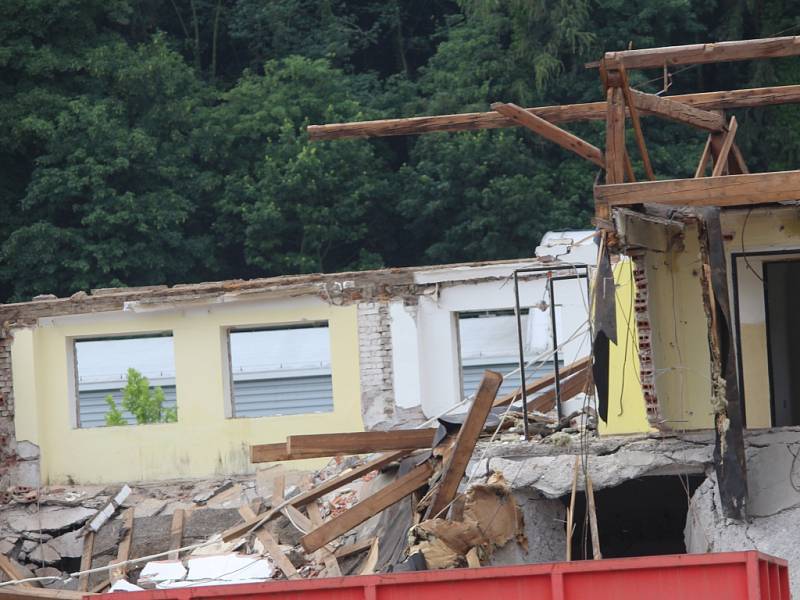 Demolice bývalé budovy ČSAD pokračuje