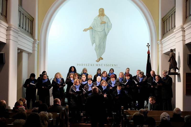 Ze slavnostního koncertu k stému výročí založení Církve československé husitské v židovské synagoze v Kutné Hoře.