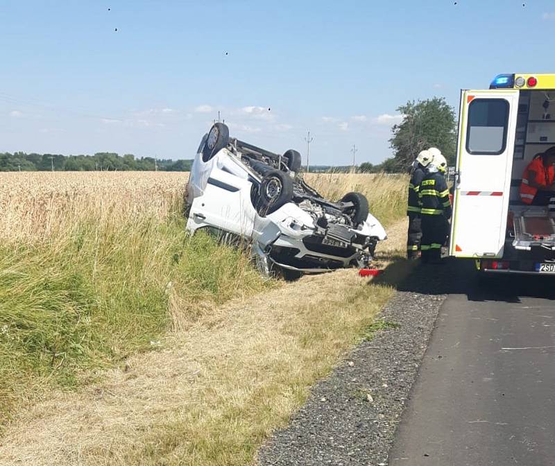 Těžká dopravní nehoda zablokovala křižovatku u Vlačic.