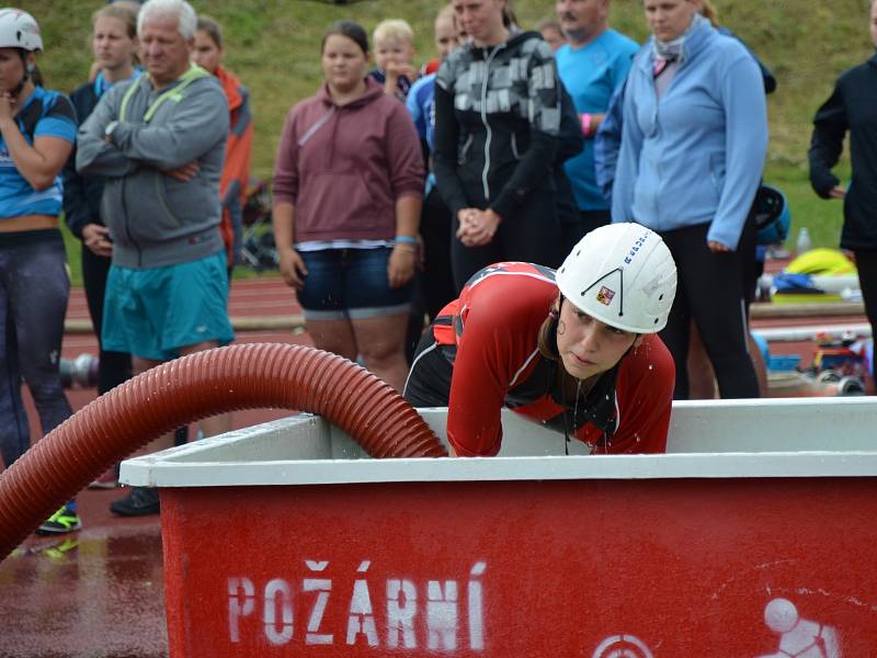 Z krajské soutěže v požárním sportu profesionálních a dobrovolných hasičů na stadionu Olympia v Kutné Hoře.