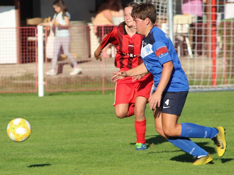 Fotbalový okresní přebor mladších žáků: SK Malešov - FK Čáslav dívky 2:7 (0:3).