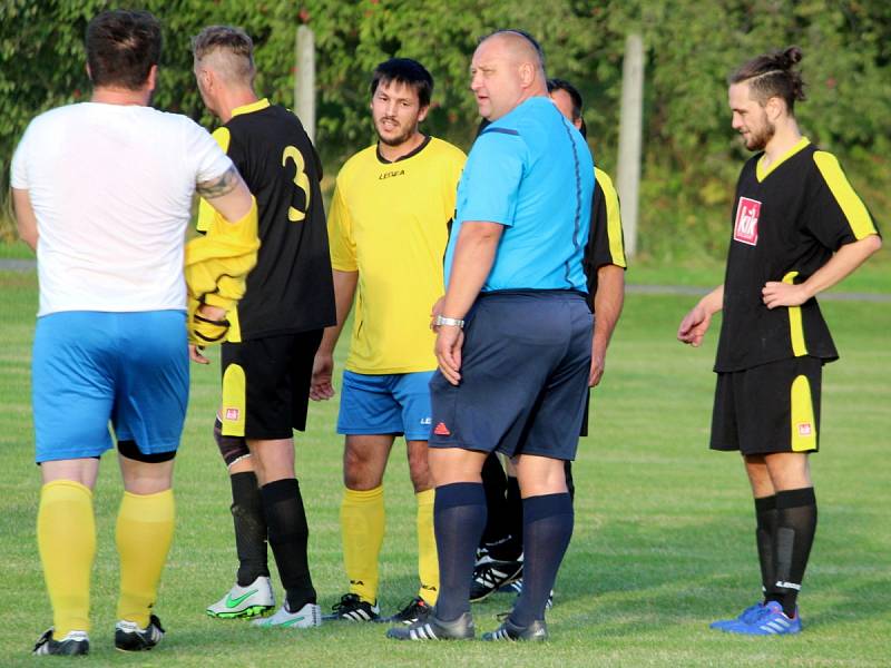 Fotbalová III. třída: TJ Sokol Vlkaneč - TJ Sokol Červené Janovice 9:0 (4:0).