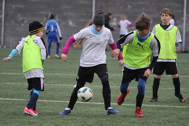 Fotbalová zimní příprava ligových mladších žáků U12: FK Čáslav - AC Sparta Praha dívky 2:8.