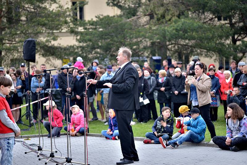 Prvomájový koncert pořádala Základní umělecká škola Uhlířské Janovice.