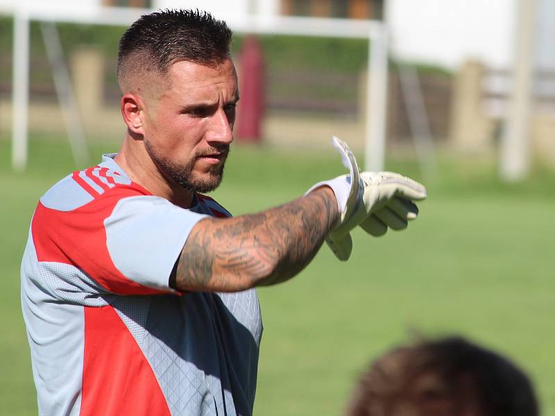 Předkolo Poháru Okresního fotbalového svazu Kutná Hora: TJ Sokol Červené Janovice - FK Záboří nad Labem 2:0 (1:0).