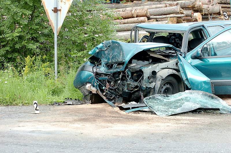 Vážná dopravní nehoda mezi Zavadilkou a Černíny