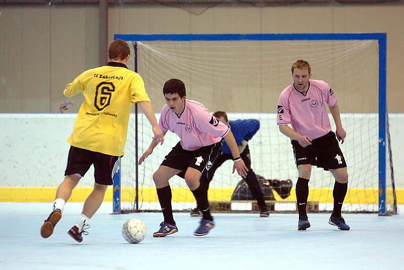 Semifinále Rasyguard play off Club Deportivo futsalové ligy na zimáku, 24. března 2011.