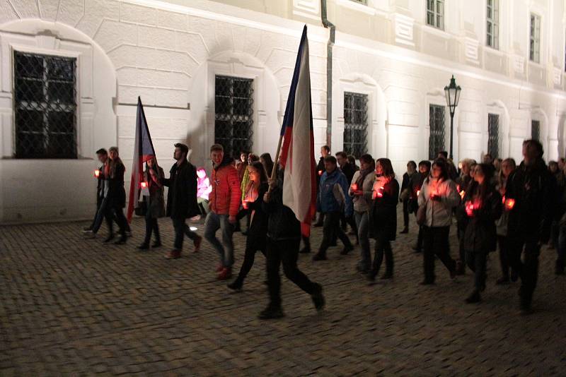 Happening v Kutné Hoře k výročí 17. listopadu.