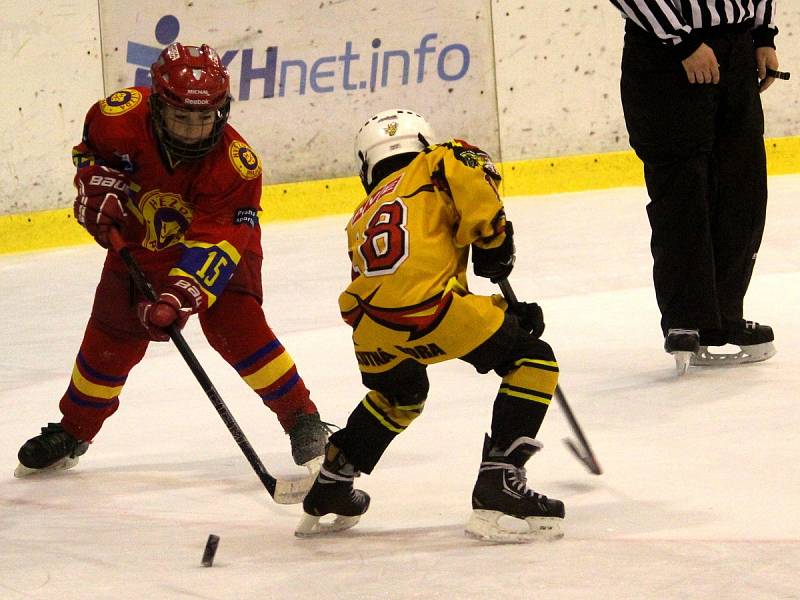 Hokejové mistrovské utkání krajské ligy mladších žáků: SK Sršni Kutná Hora - HC Hvězda Praha 3:20 (1:6, 1:3, 1:11).