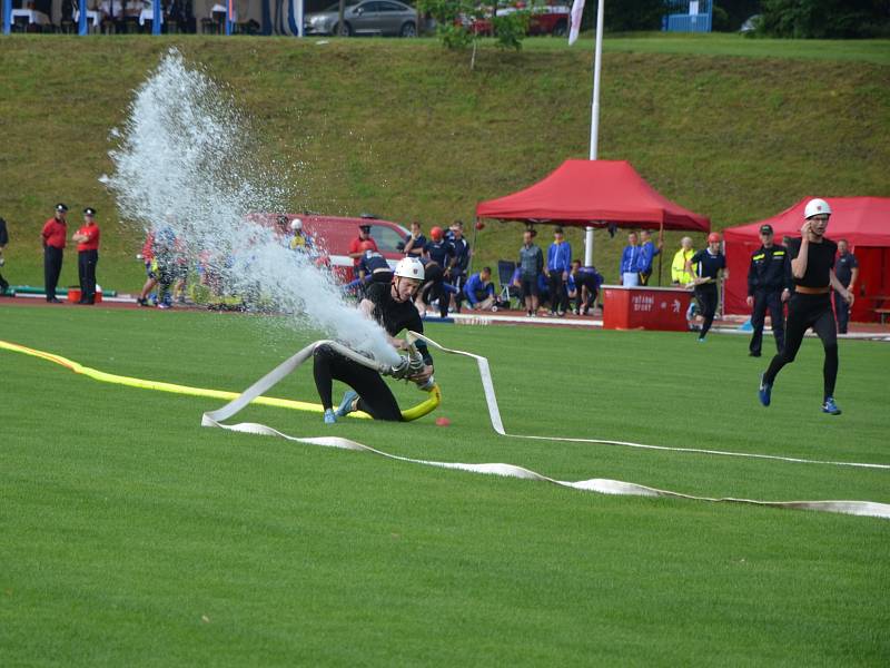 Z krajské soutěže v požárním sportu profesionálních a dobrovolných hasičů na stadionu Olympia v Kutné Hoře.