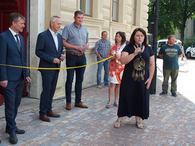 Ze slavnostního otevření knihovny v ulici Na Náměti v Kutné Hoře.