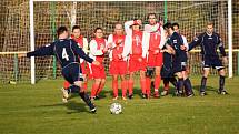 Z utkání I. B třídy Paběnice - Ostrá 0:3, sobota 1. listopadu 2008