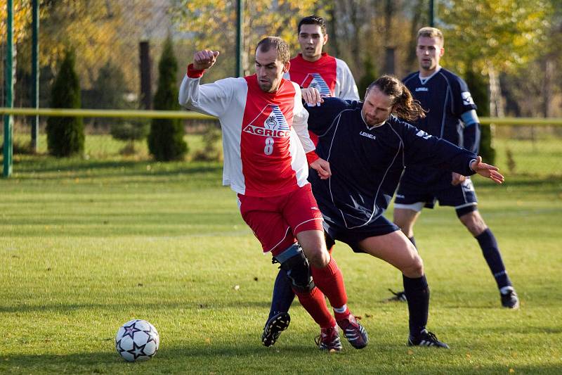 Z utkání I. B třídy Paběnice - Ostrá 0:3, sobota 1. listopadu 2008