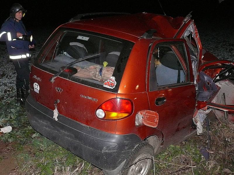 Tragická dopravní nehoda mezi Vidicemi a Mezholezy. O život přišla sedmadvacetiletá žena z Nepoměřic.