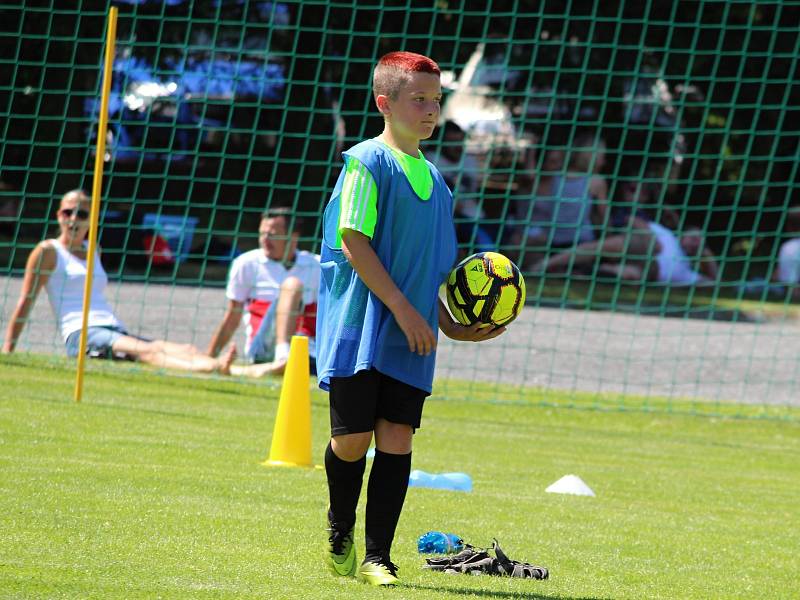 Z finálového turnaje Okresního fotbalového svazu Kutná Hora starších přípravek v Suchdole.