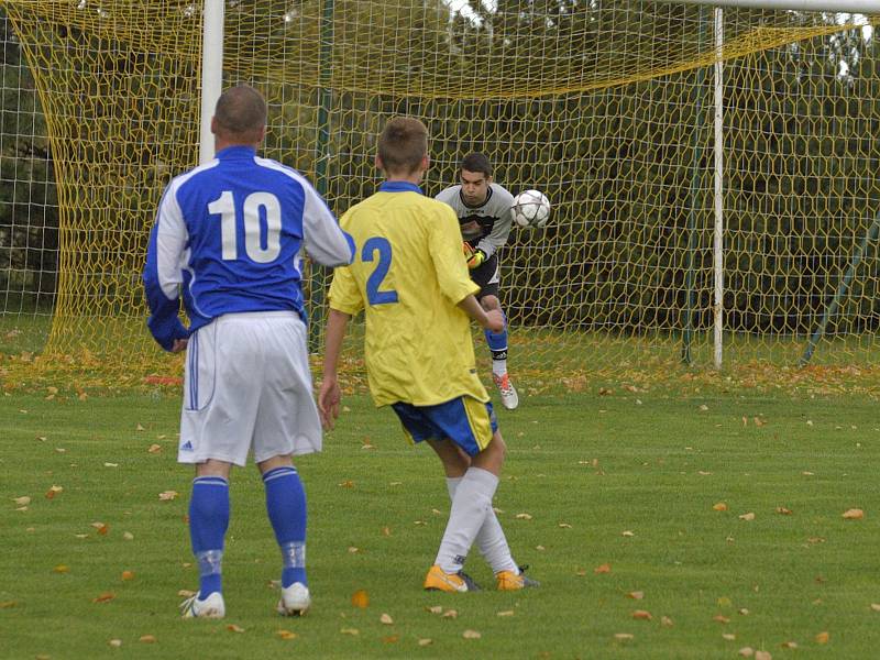 Utkání 7. kola okresního fotbalového přeboru: Zbraslavice - Sázava B 2:3.