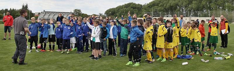 Z finálového turnaje soutěže meziokresních výběrů kategorie U11 v Horních Počaplech na Mělnicku.