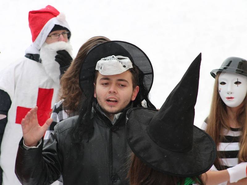 Natáčení videa Harlem Shake u Vlašského dvora v Kutné Hoře.