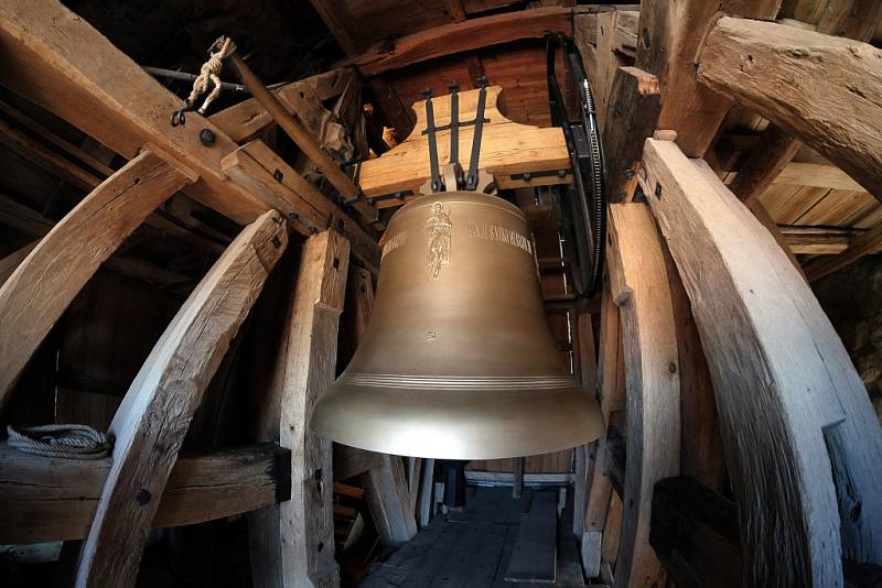 Nový zvon se rozezněl v neděli po mši, odpoledne odstartoval Běh pro zvon