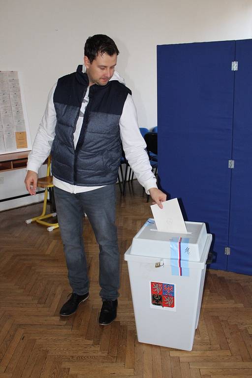 Volební místnost v čáslavské průmyslové škole.