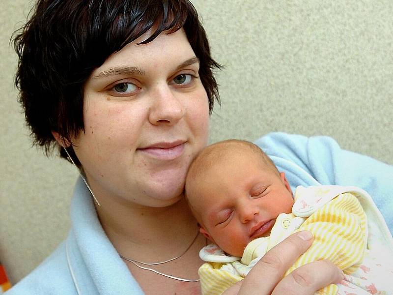 Eliška Hyková se narodila v Čáslavi 3. listopadu 2010. Vážila 2600 gramů a měřila 47 centimetrů. S maminkou Zuzanou Hykovou se těší domů do Kutné Hory.