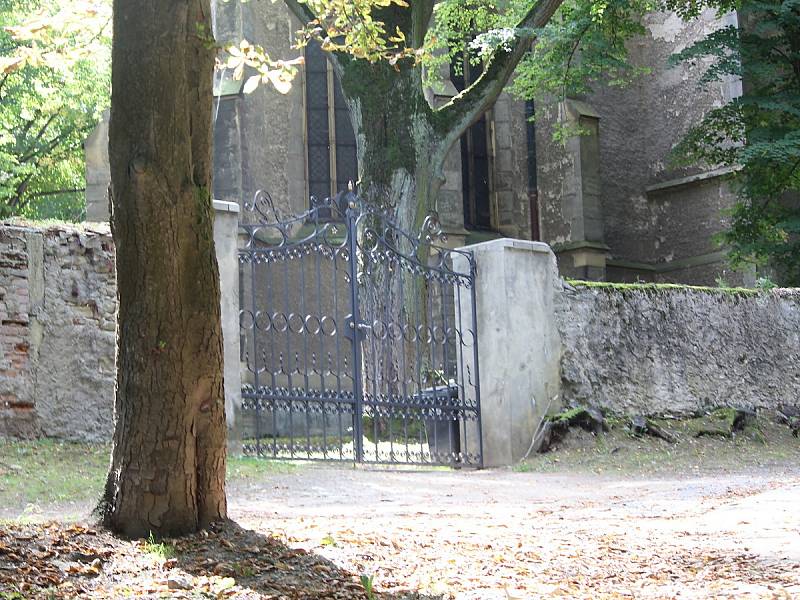 Hřbitov u kostela Nejsvětější Trojice v Kutné Hoře.