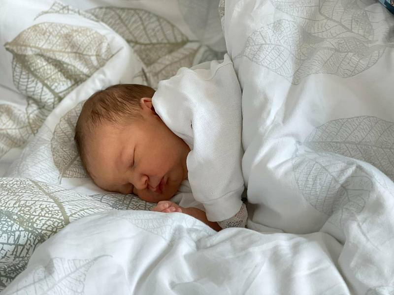 Deborah Súkeník se narodila 10. srpna 2021 v 8.24 hodin v čáslavské porodnici. Pyšnila se porodní váhou 3700 gramů a délkou 52 centimetrů. Domů do Sezemic si ji odvezli maminka Tereza, tatínek Jakub a patnáctiměsíční bráška Benedikt.