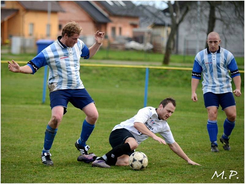 12. kolo okresního fotbalového přeboru: Nové Dvory - Sedlec 0:2, 10. listopadu 2013.