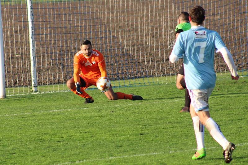 Hlízov brzy prohrával, ale duel s Milovicemi otočil a vyhrál 4:1.