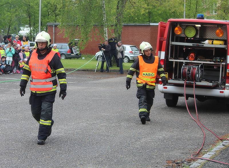 Svatý Florián je patronem hasičů. Jeho dnešní svátek si na stanici HZS Kutná Hora připomněli tradičním dnem otevřených dveří.