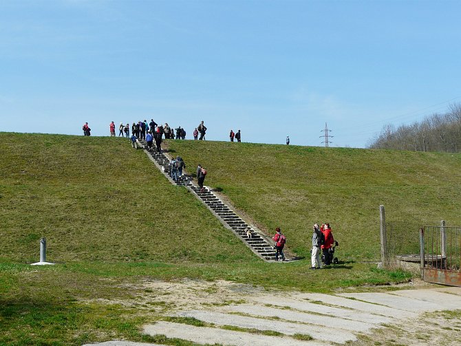 Kutnohorští turisté zahájili jarní sezonu túrou po předměstích.