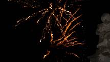 Novoroční ohňostroj ozářil nebe nad Kutnou Horou.