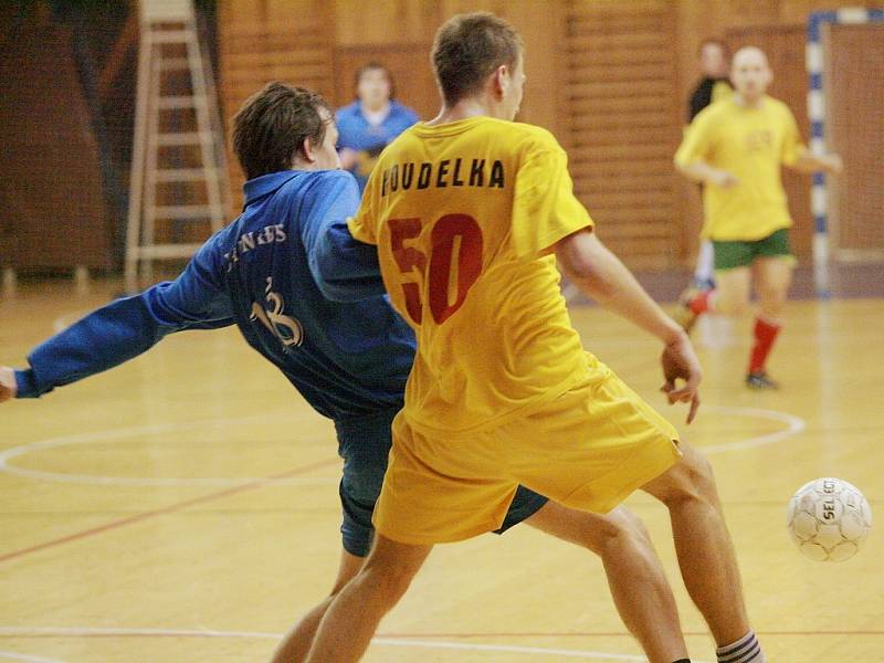 Z 18. hracího dne kutnohorské futsalové ligy - duel STS Chvojkovice/Brod - Cannabis (2:2).