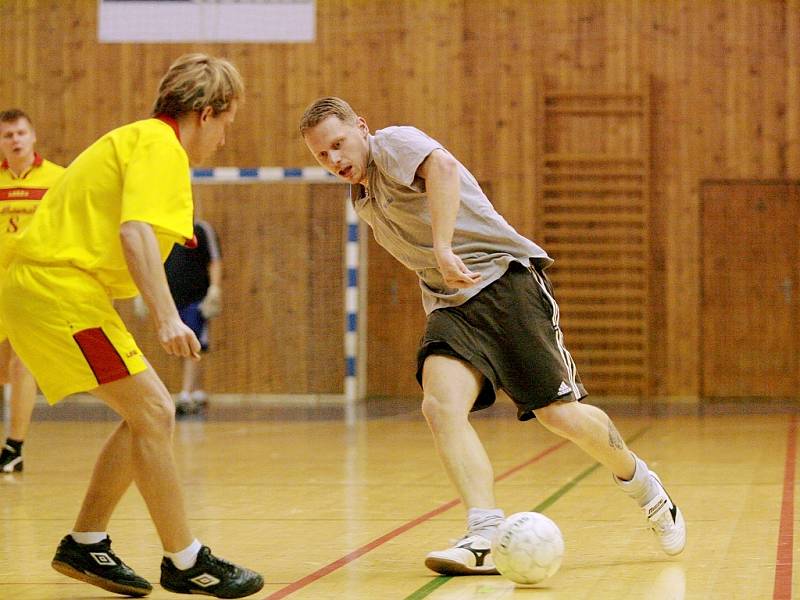 Z 18. hracího dne kutnohorské futsalové ligy - duel katlovští Žabáci - U Hrnčíře (5:3).