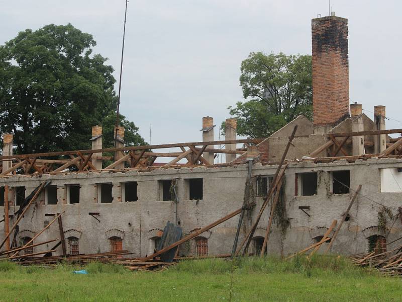 Demolice bývalé budovy ČSAD pokračuje