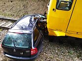 Dopravní nehoda na nechráněném železničním přejezdu v Hodkově.