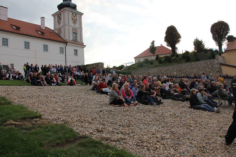 Kulturní léto v GASK uzavřel koncert skupiny Olympic.