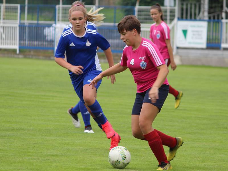 Z přátelského zápasu dívek: FK Čáslav - Výběr Okresního fotbalového svazu Kutná Hora.