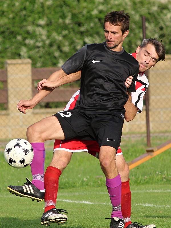 První kolo Poháru Okresního fotbalového svazu Kutná Hora: Červené Janovice - Uhlířské Janovice 4:2 (3:0).