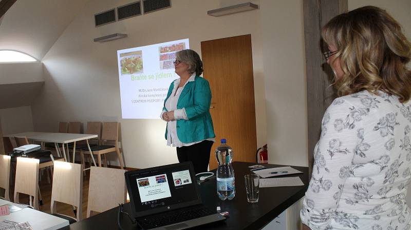 Jana Všetičková přednášela o tom, jak moc je jídlo důležité pro náš zdravotní stav a co všechno se jím dá ovlivnit.
