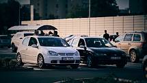 Ze srazu aut všech značek a modelů na parkovišti u Tesca v Kutné Hoře.