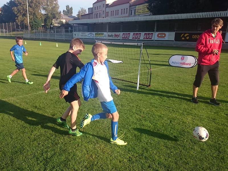 Na nábor FK Čáslav přijel za dětmi také Bořek Dočkal