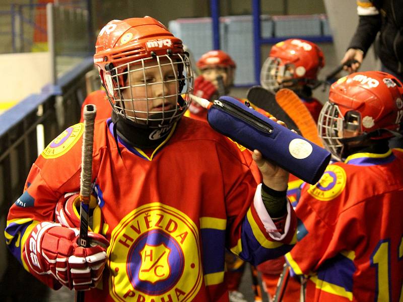 Hokejové mistrovské utkání krajské ligy mladších žáků: SK Sršni Kutná Hora - HC Hvězda Praha 3:20 (1:6, 1:3, 1:11).