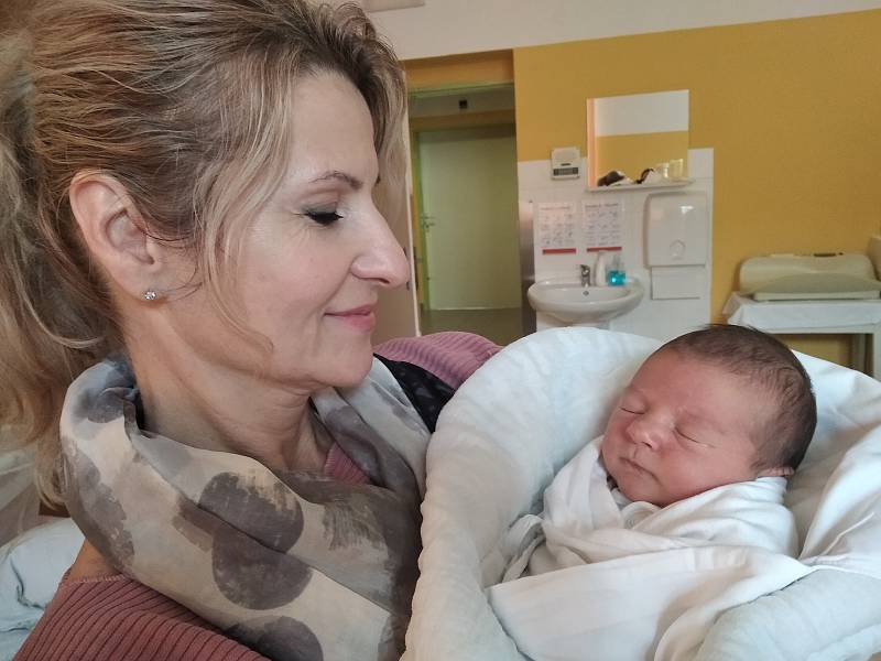 Sergej Novosolov se narodil v čáslavské nemocnici 17. listopadu 2022 ve 13,35 hod. s váhou 3725 g a mírou 50 cm. Doma v Čáslavi se z něj těší babička, maminka Doha a tatínek Dmytro.