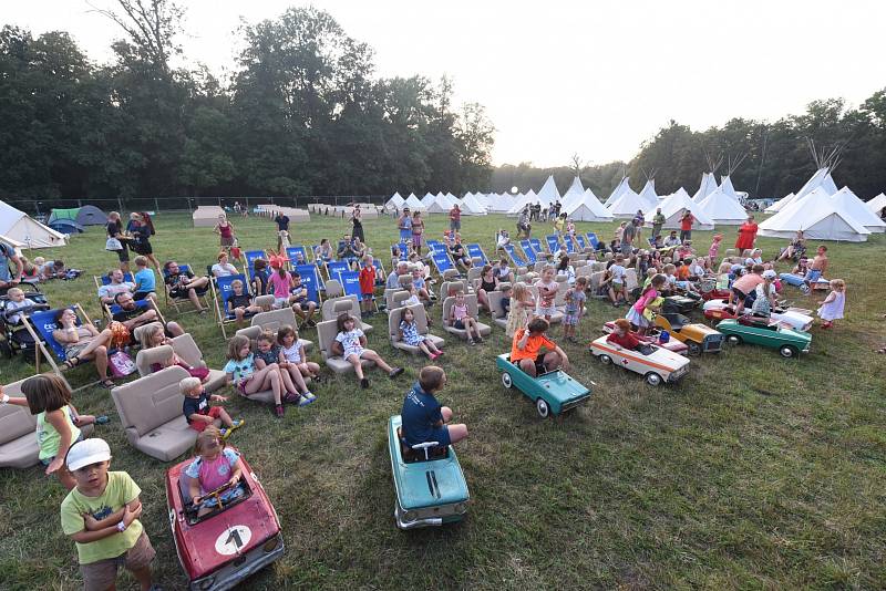 Předvečer 7. ročníku bejbypankového festivalu Kefír.