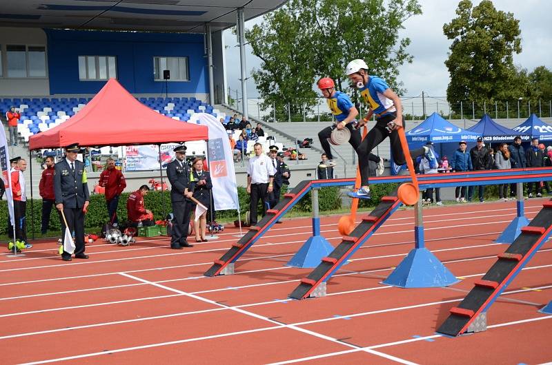 Na Městském stadionu Sletiště v Kladně se o víkendu 23. a 24. června uskutečnila hlavní část Krajské soutěže v požárním sportu profesionálních a dobrovolných hasičů.