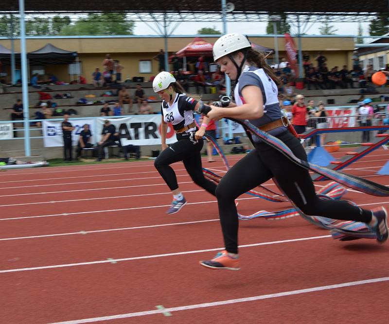 Z krajské soutěže v požárním sportu profesionálních a dobrovolných hasičů na stadionu Olympia v Kutné Hoře.